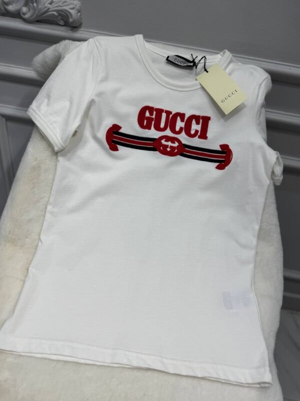 Women's T-shirts in various colors - Image 10