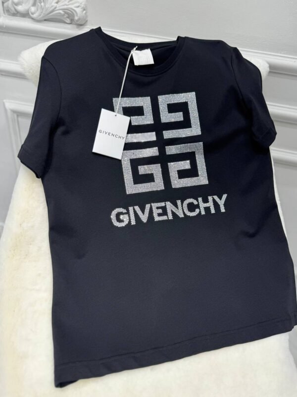 Women's T-shirts in various colors - Image 12