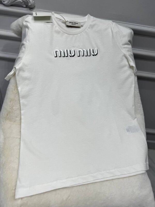 Women's T-shirts in various colors - Image 19