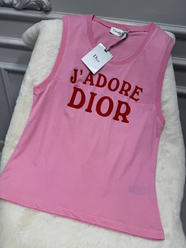 Women's T-shirts in various colors