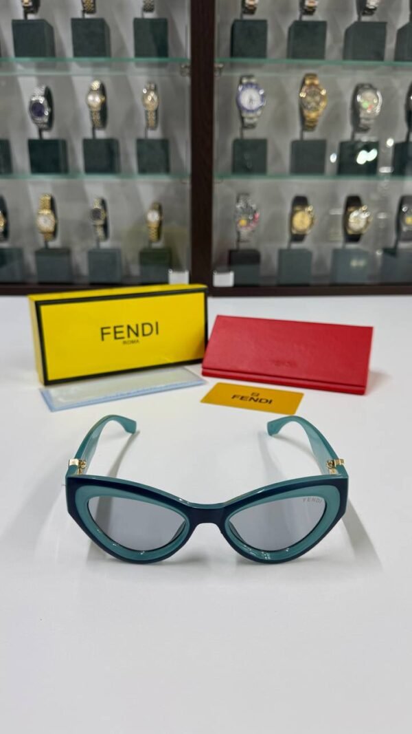 Fendi sunglasses - Image 3